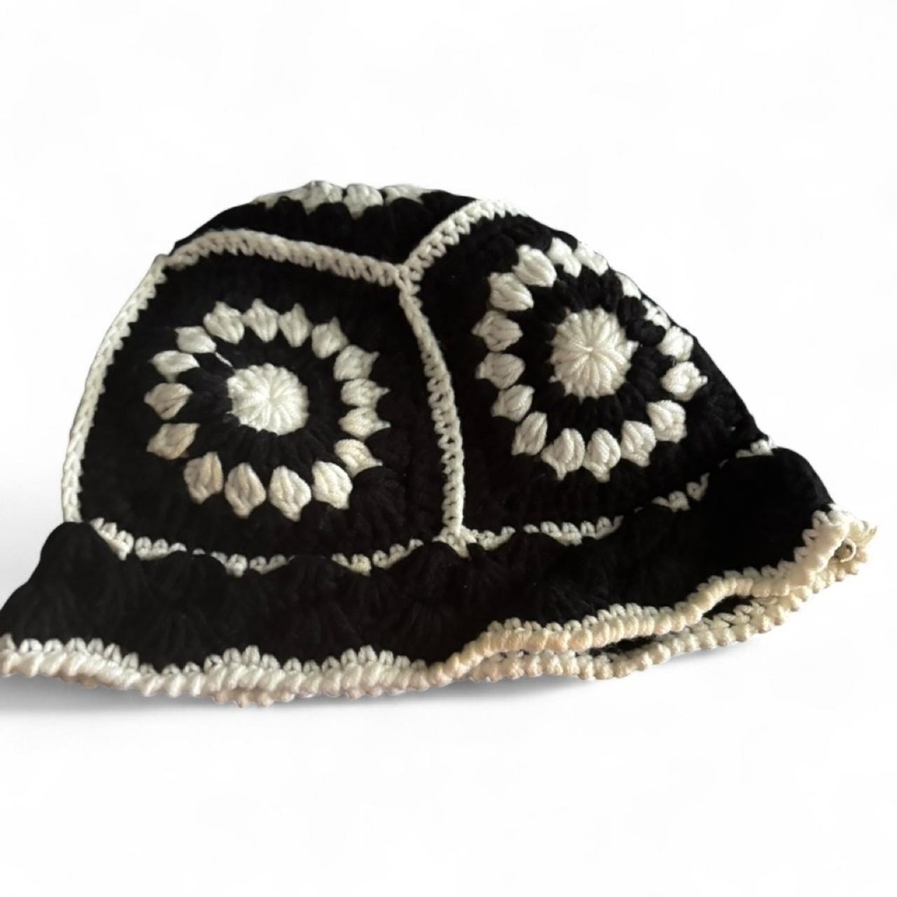 Handmade black and white crochet bucket hat - Picture 4 of 4